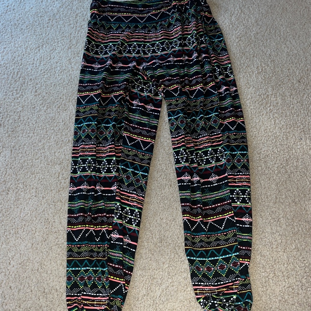 Multi-colored print pants with elastic bottoms